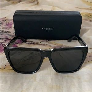 GIVENCHY sunglasses GV 7002 D28 E5 Black Square